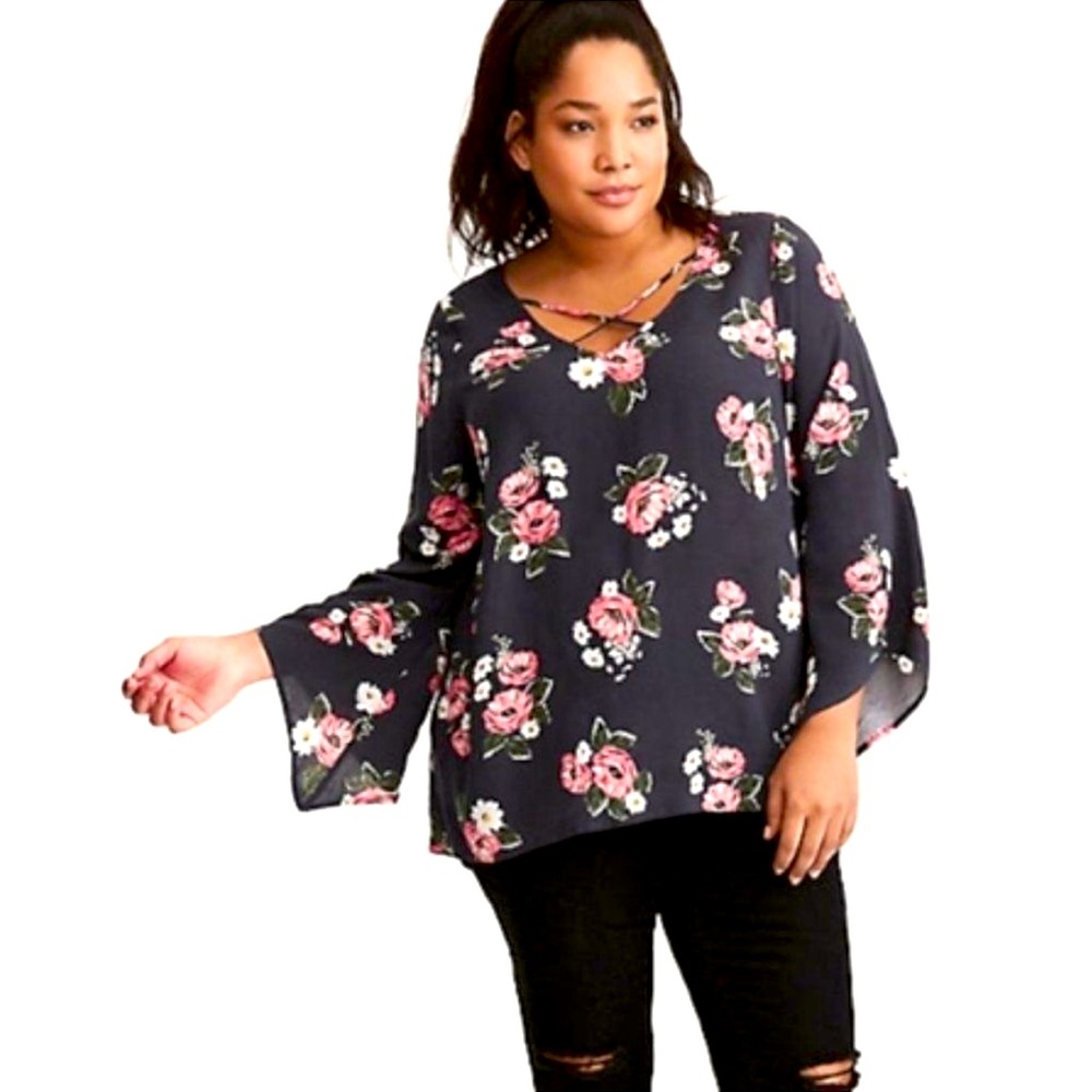 𝅺TORRID Floral Challis front cross blouse 0